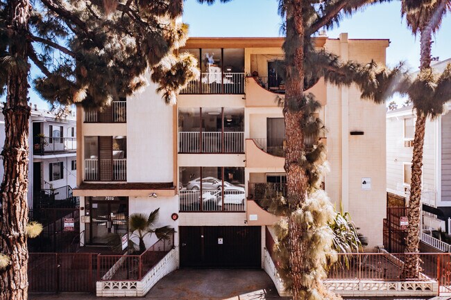 Foto del edificio - 7010 Lanewood Ave