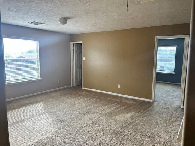 Foto del edificio - 14015 Tealcrest Ln