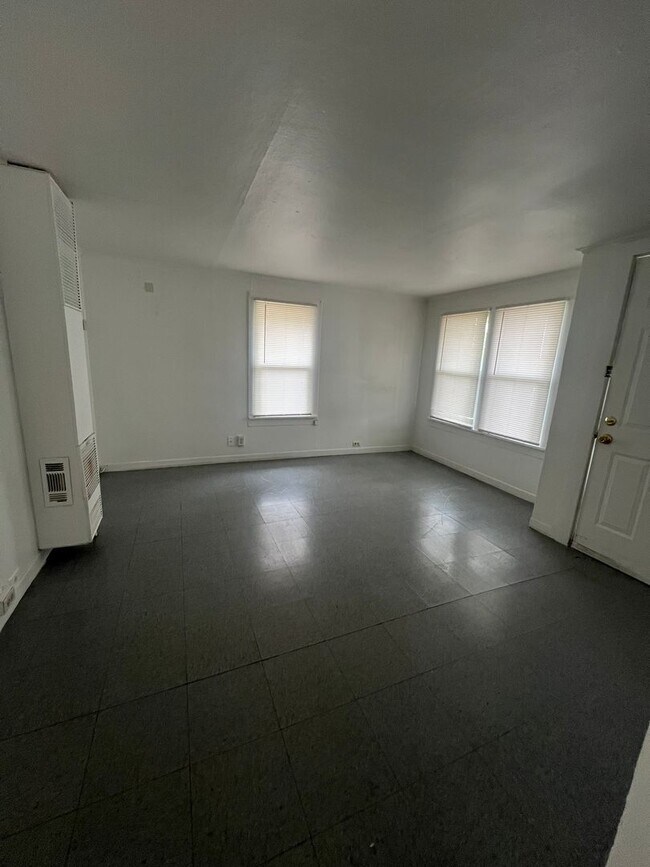 Foto del edificio - 2 Bedroom, 1 Bathroom Home - Located in St...