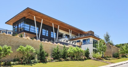 Building Photo - Ascent Cresta Bella