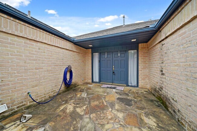 Foto del edificio - 414 Fox Briar Ln