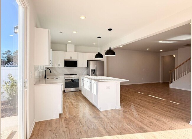 Building Photo - 163 Siebold St