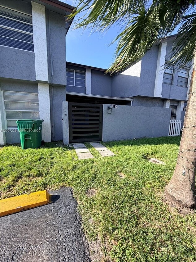 Photo - $2,550 8187 samari lakes Dr #2265