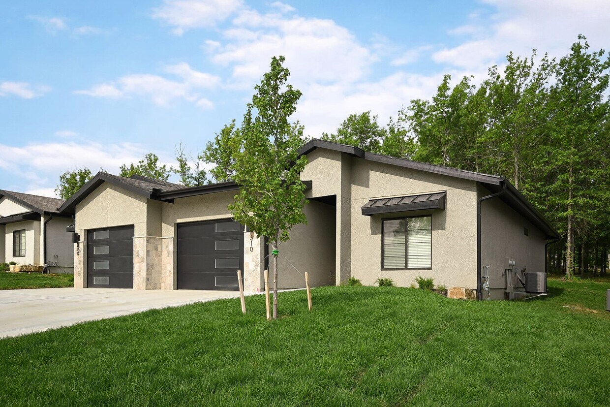 Primary Photo - Twin Villa Single Car Garage