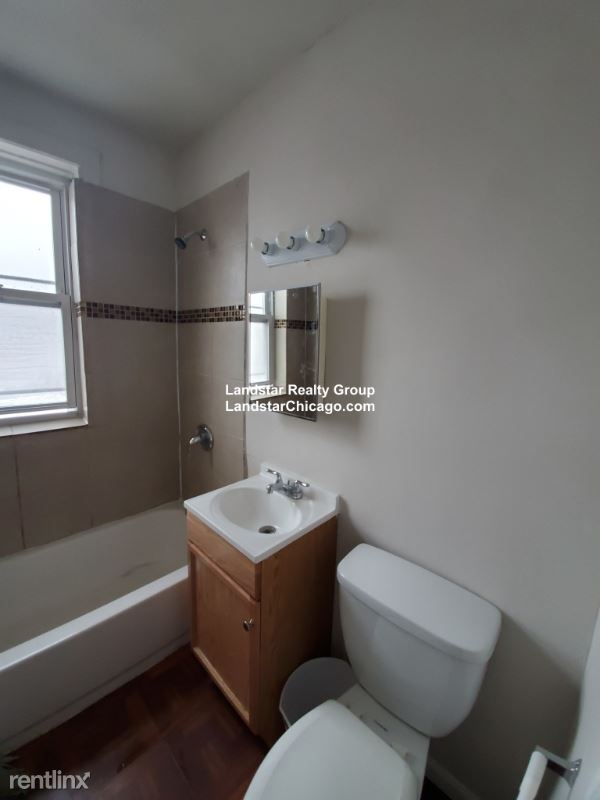 Primary Photo - 7385 N Damen Ave