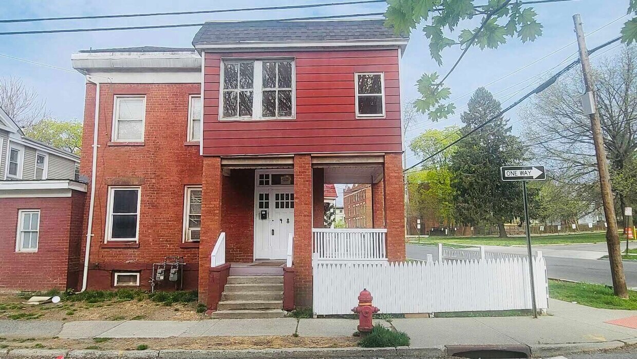 48 Conklin St Unit 2, Poughkeepsie, NY 12601 Room for Rent in