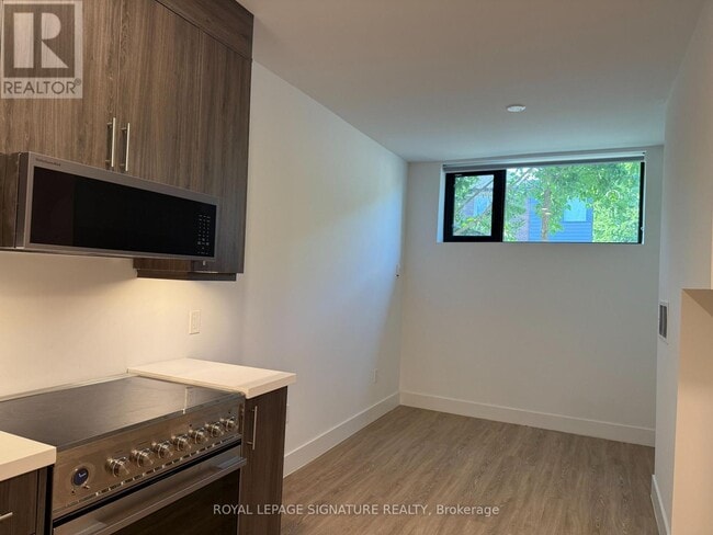 Building Photo - 3 Heydon Park Rd