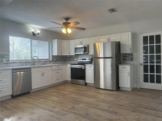 Foto del edificio - 1790 Santa Barbara Dr