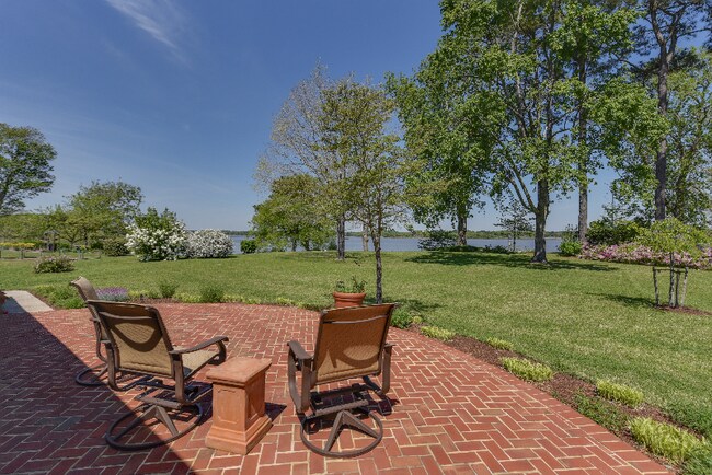 Foto del edificio - 4241 Rivercliff Crescent W