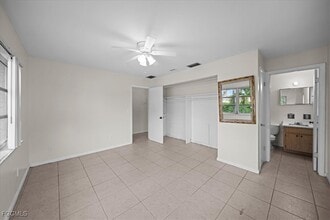 Building Photo - 4926 Vincennes St