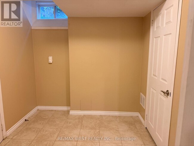 Building Photo - 6409 Torre Dr