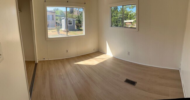Foto del edificio - 2 Bedroom / 1 1/2 bathroom home in Perris