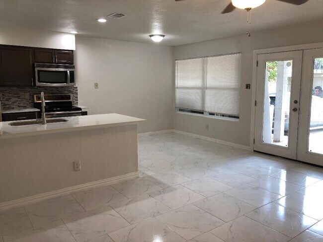 Building Photo - 713 Apache Dr