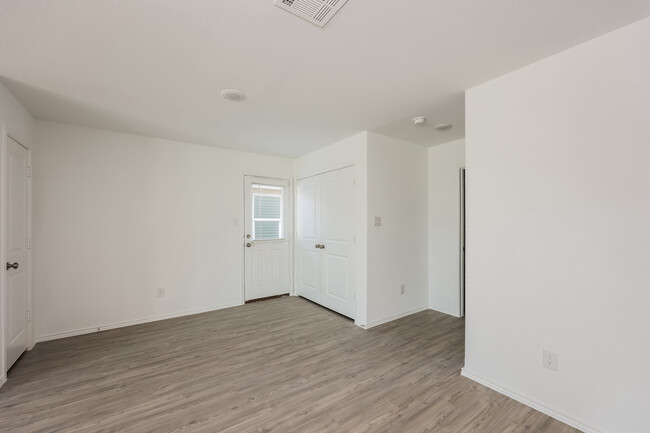 Building Photo - 4121 Water Fall Cv, San Antonio, TX