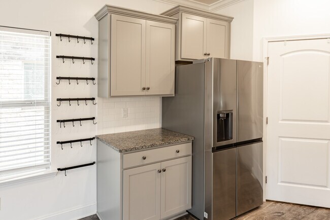 Foto del edificio - 308 River Rock Dr