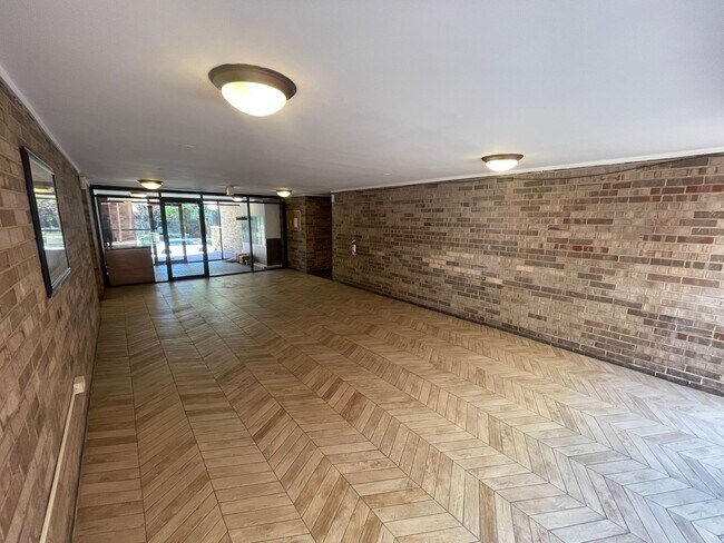 Foto del edificio - 744 W Gordon Ter