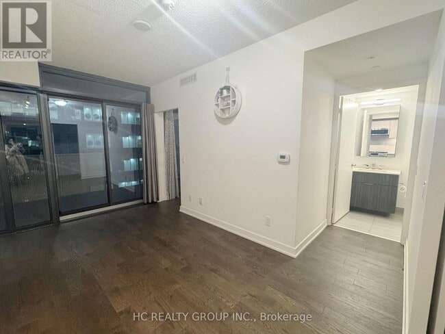 Building Photo - 25 Richmond St E