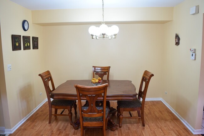 Building Photo - 107 White Pine Dr