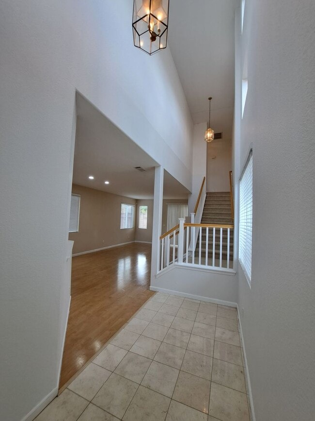 Foto del edificio - Expansive 3 bedroom/2.5 Bath Home in Corde...