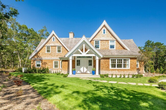 Foto del edificio - 417 Edge of Woods Rd