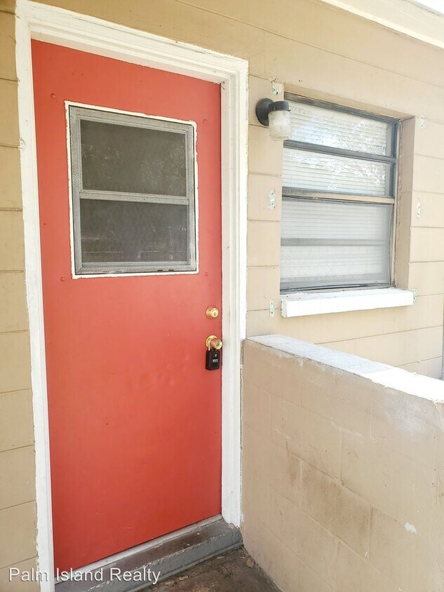 Primary Photo - 1726 W Chestnut St