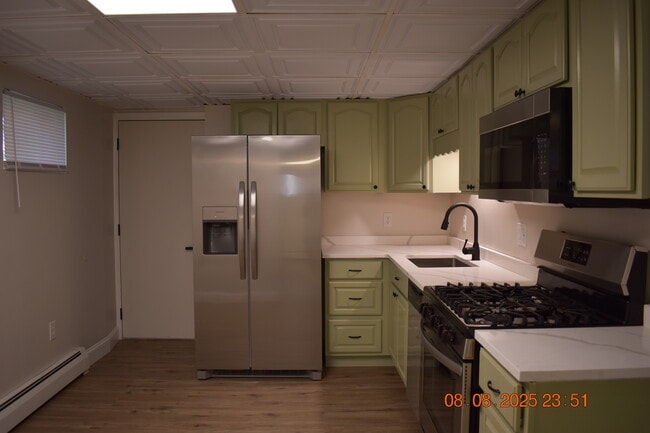 Building Photo - 13 Carman St