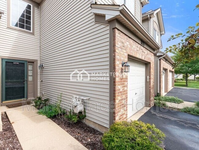Building Photo - 1055 Woodview Ct