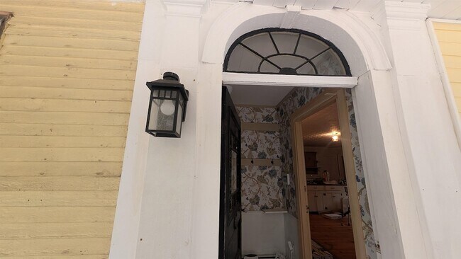 Foto del edificio - 215 Bay Rd