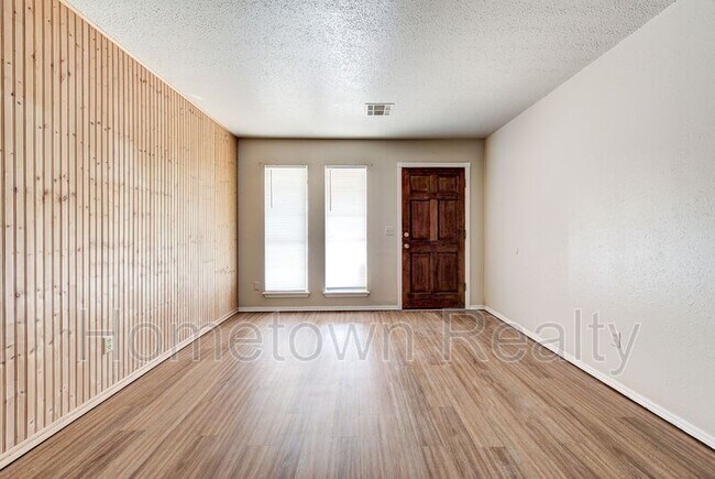 Foto del edificio - 3329 N Peebly Dr