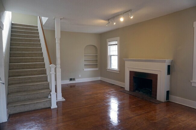 Building Photo - 678 E Vandalia St