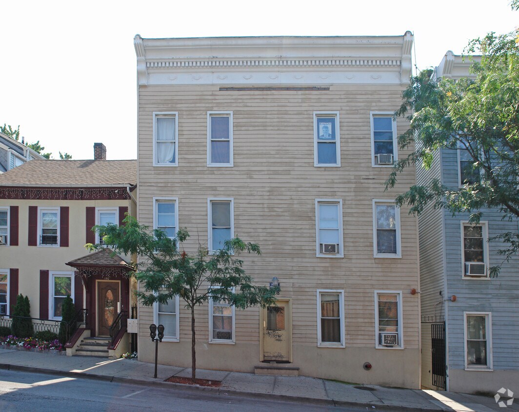Building Photo - 148 Cortlandt St