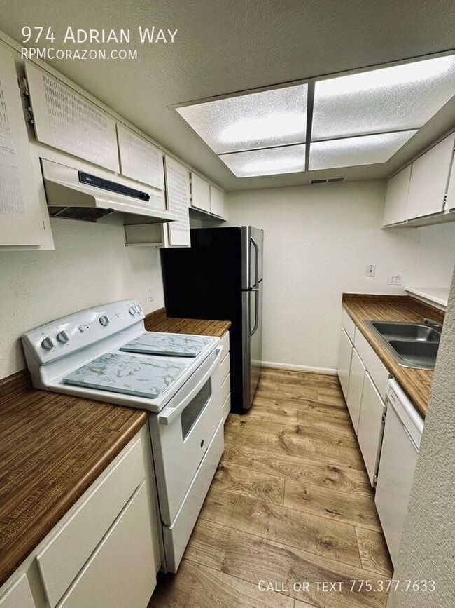 Building Photo - 974 Adrian Way