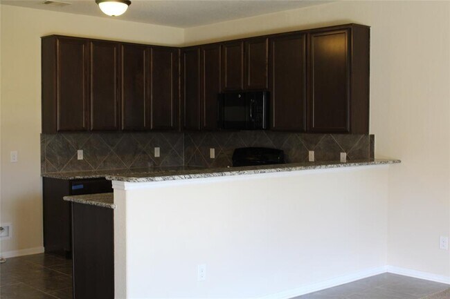 Foto del edificio - 5010 Forest Hurst Glen