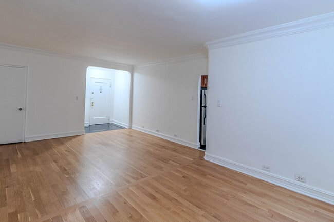 Building Photo - 340 E 50th St