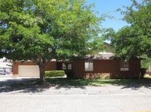 Building Photo - 1025 E Fort Pierce Dr
