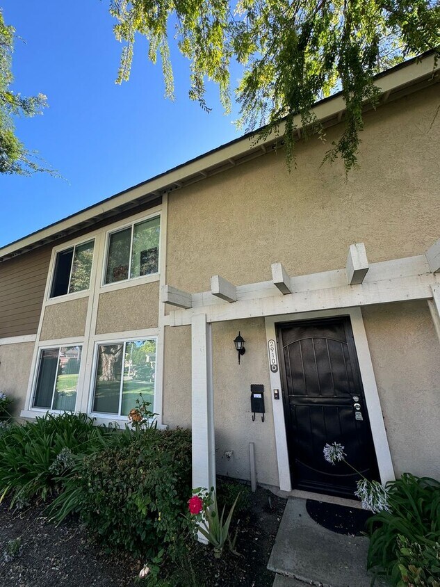 3 Bed | 1.5 Bath Townhome with Garage in S... - 3 Bed | 1.5 Bath Townhome with Garage in S...
