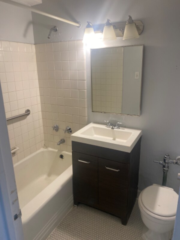 Building Photo - 7500 S South Shore Dr