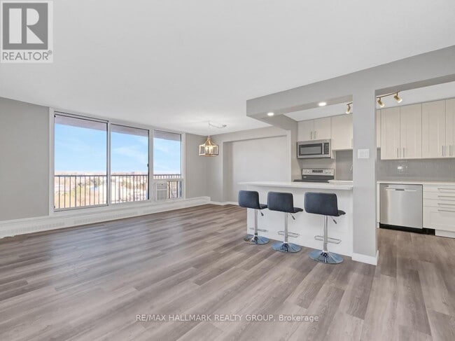 Building Photo - 665 Bathgate Dr