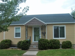 Building Photo - 2771 S Lake St