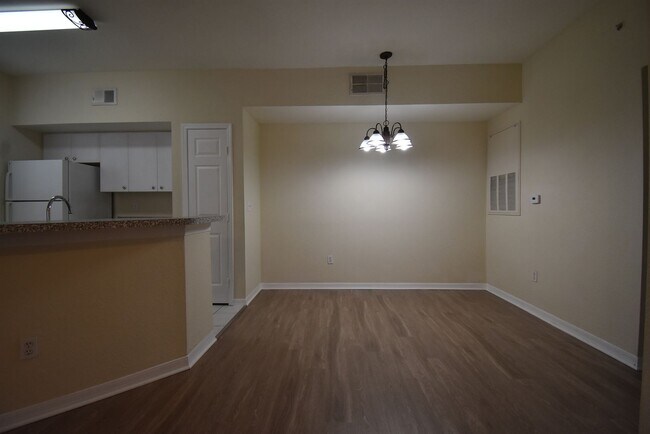 Foto del edificio - Azur at Metrowest - 1 bed/1 bath - AVAILAB...