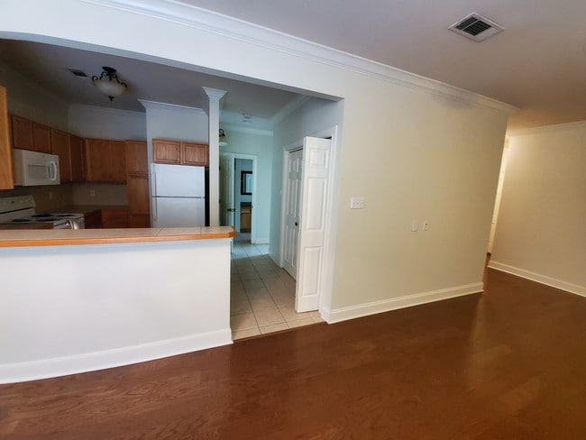 kitchen - 710 E Boyd Dr