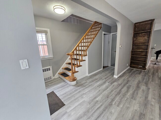 Foto del edificio - 14135 Hoover Ave