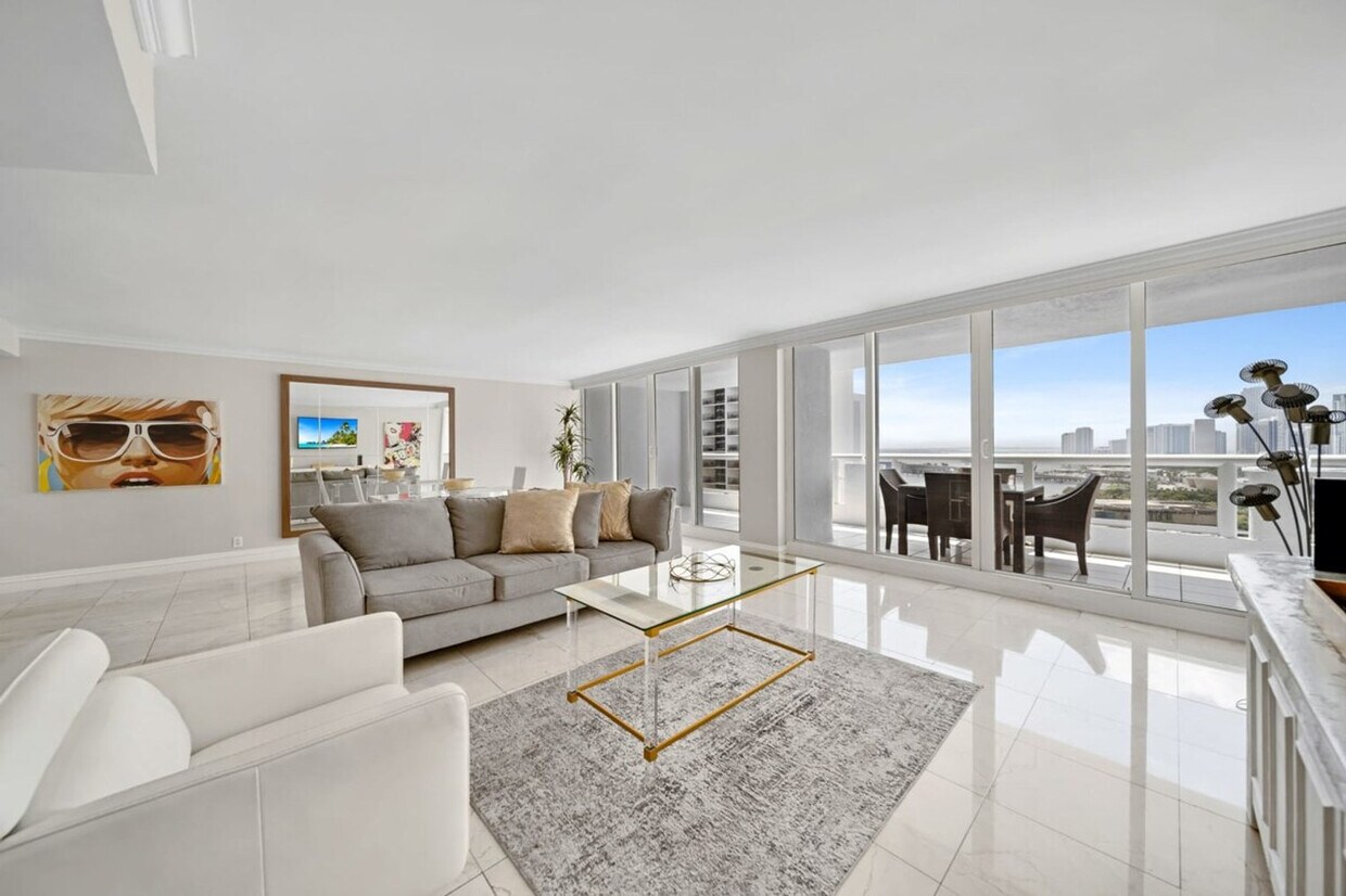 Foto principal - 1717 N Bayshore Dr