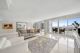 Building Photo - 1717 N Bayshore Dr