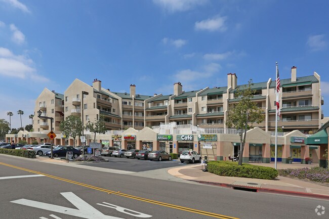 Foto del edificio - La Mesa Village Plaza