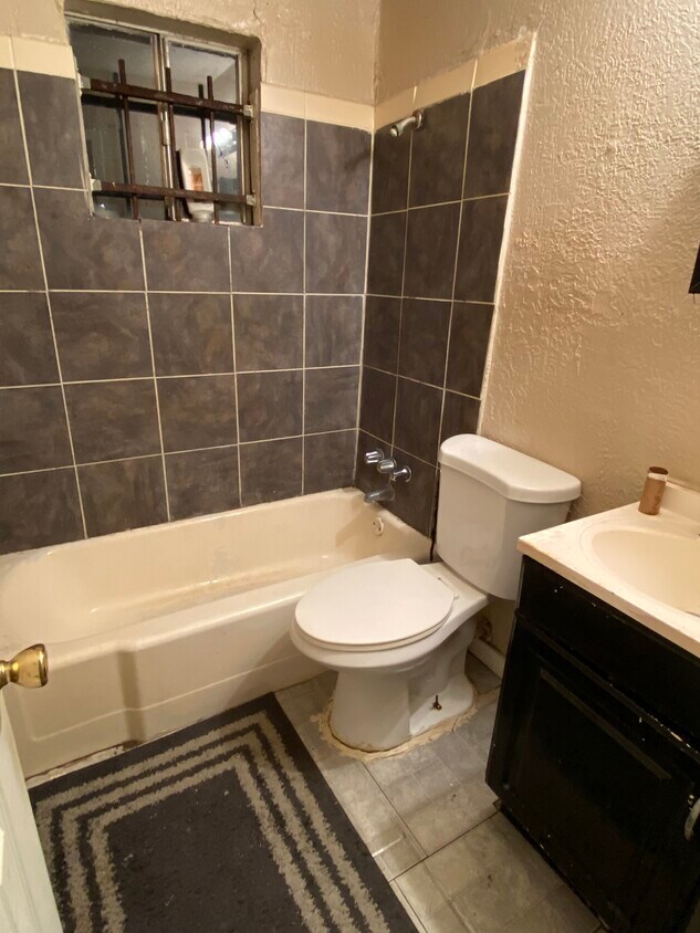 Building Photo - 4540 Mayflower St