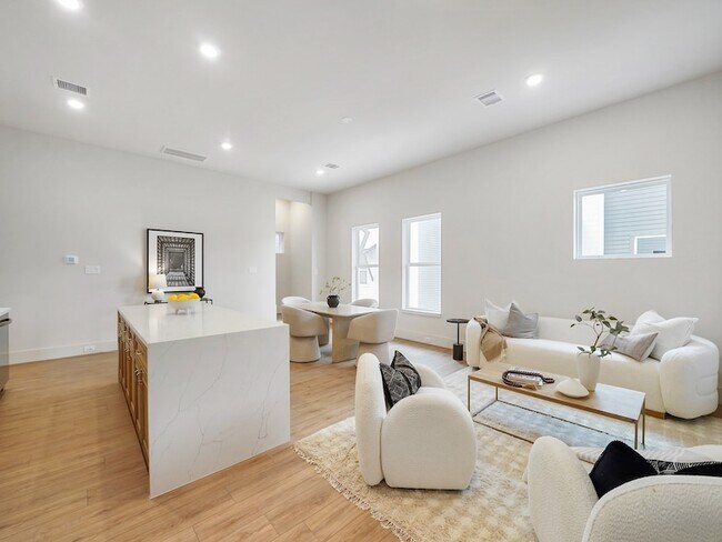 Foto del edificio - 861 Rachel St