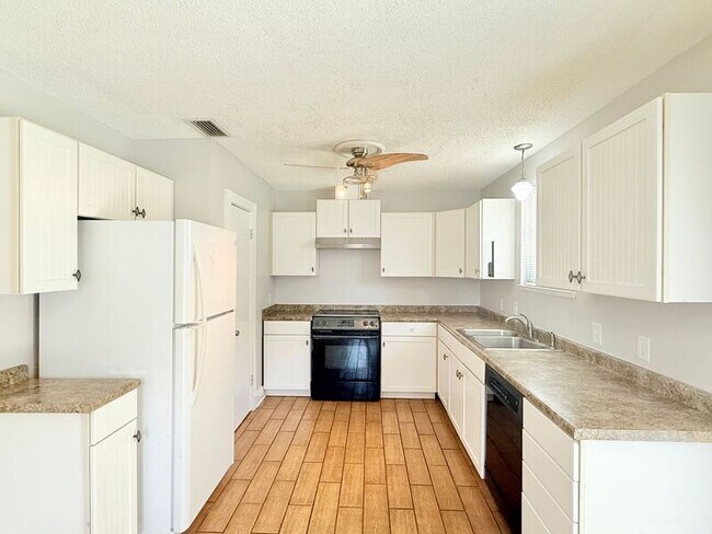 Building Photo - 4904 Andrea Ln