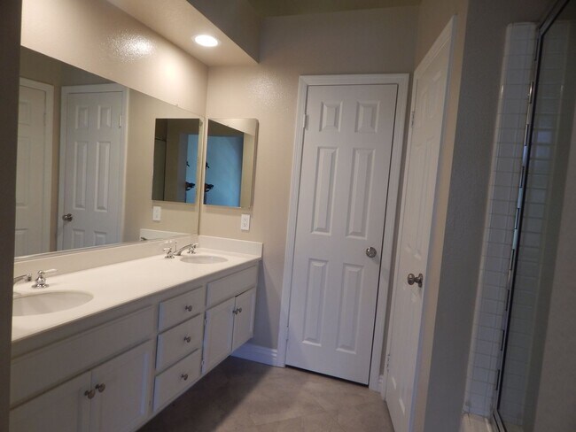 Building Photo - Sera Brisa Condo in Rancho Santa Margarita