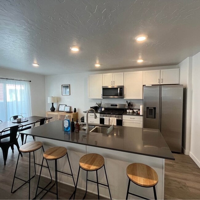 Building Photo - 368 N Passage Ct
